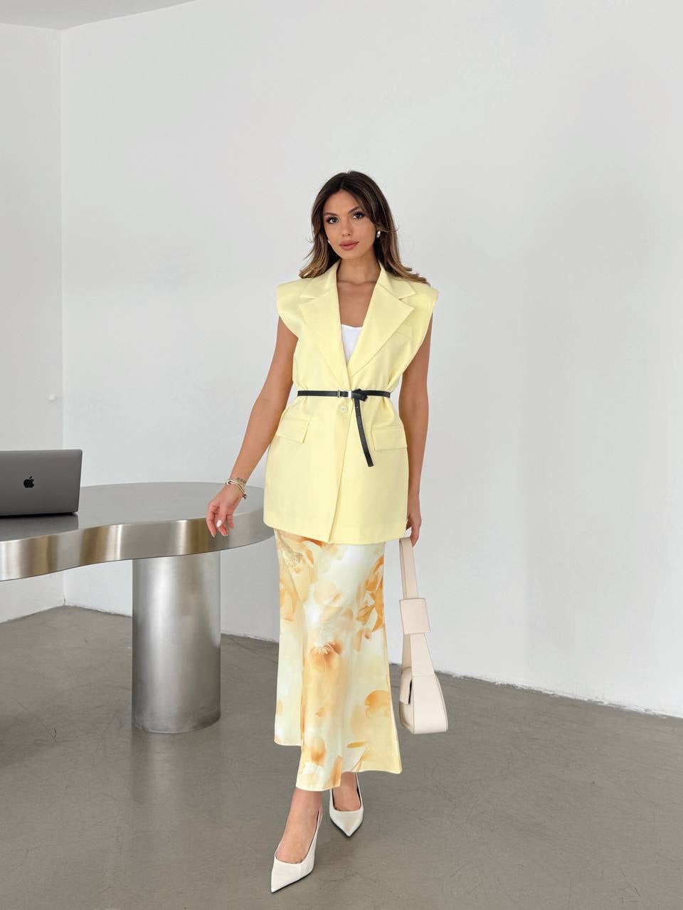 Summer vest with belt