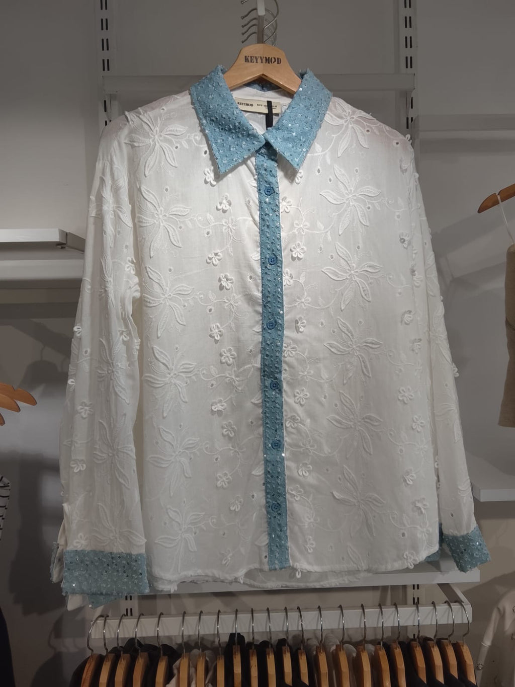 White shirt with denim